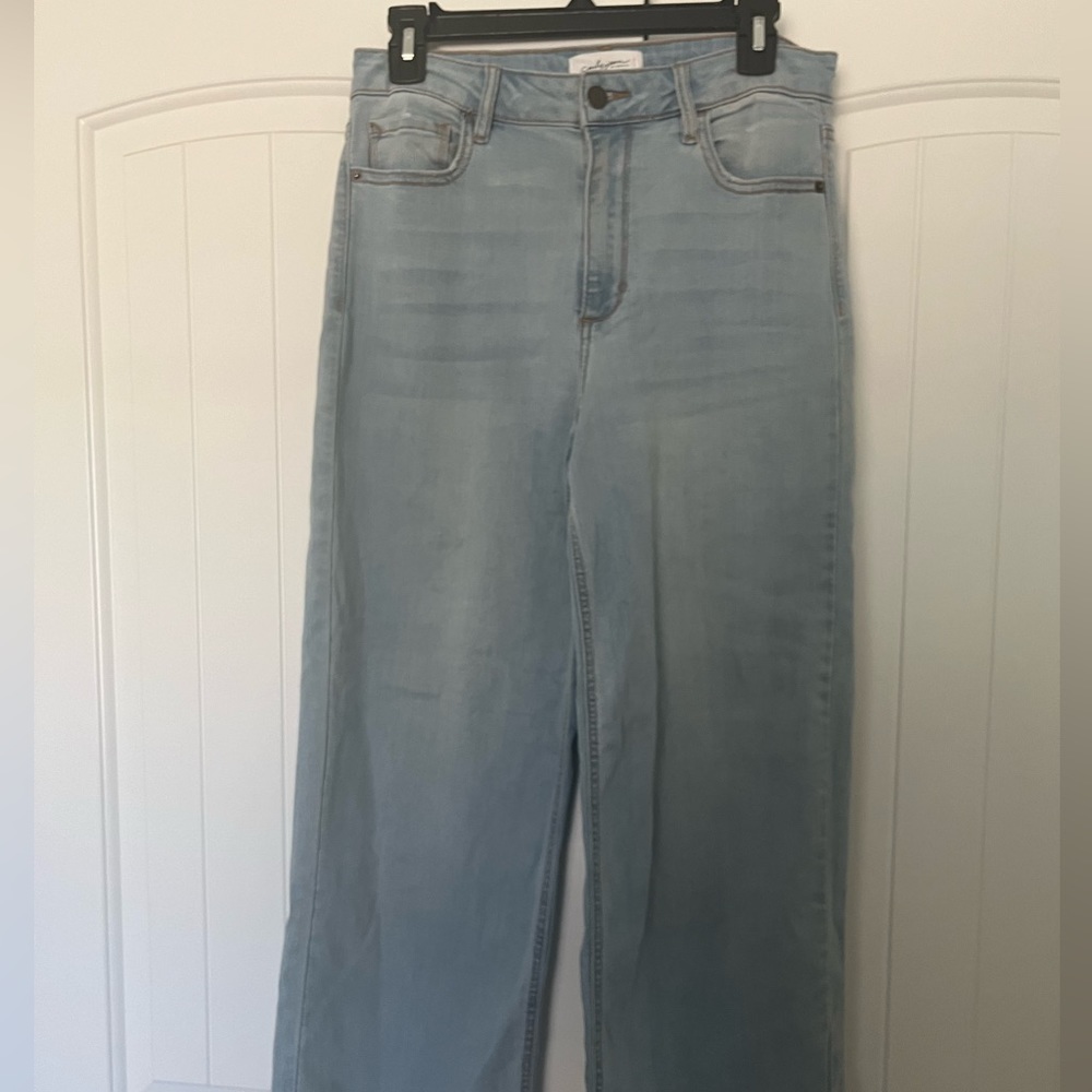 Carly Jean Los Angeles light denim Mer Jeans